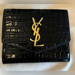 YSL SAINT LAURENT
Uptown croc-effect patent-leather wallet